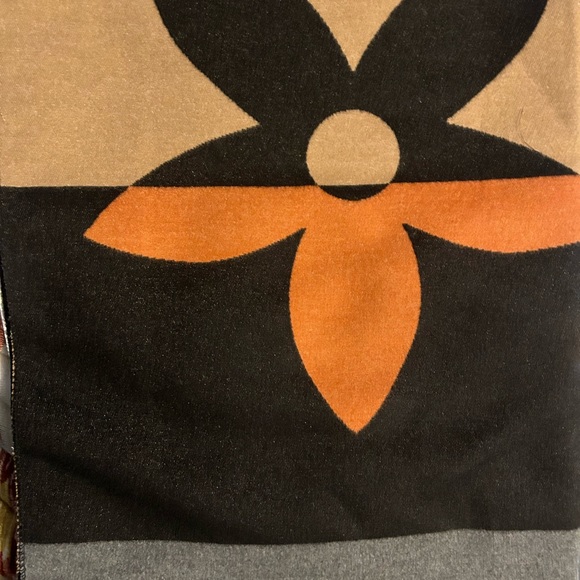 Unbranded Comfy Shawl 72.8 inches long 25.5 in wide - Picture 10 of 10